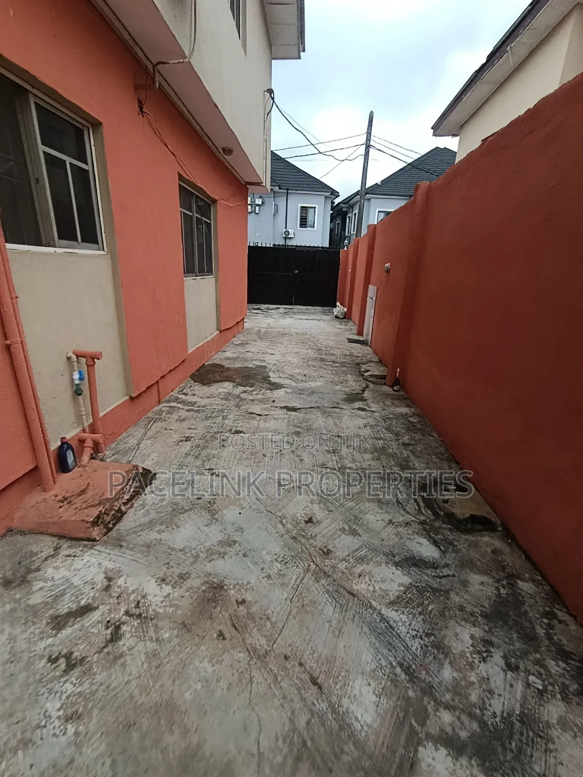 3bdrm Apartment in Iyana Ipaja for rent in Iyana Ipaja
