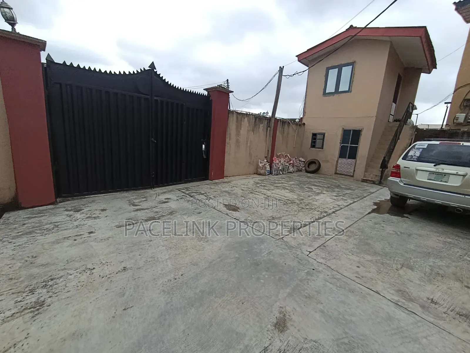 3bdrm Apartment in Iyana Ipaja for rent in Iyana Ipaja