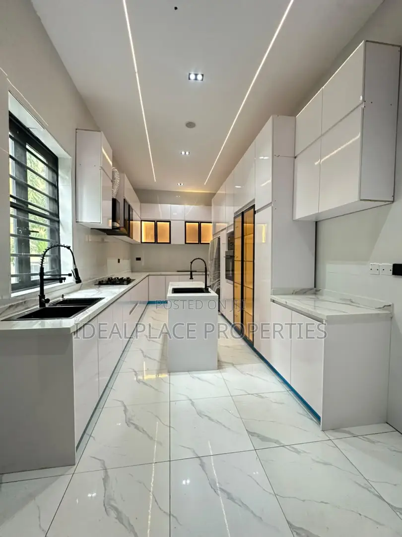 6bdrm Duplex in Lekki for sale in Lekki
