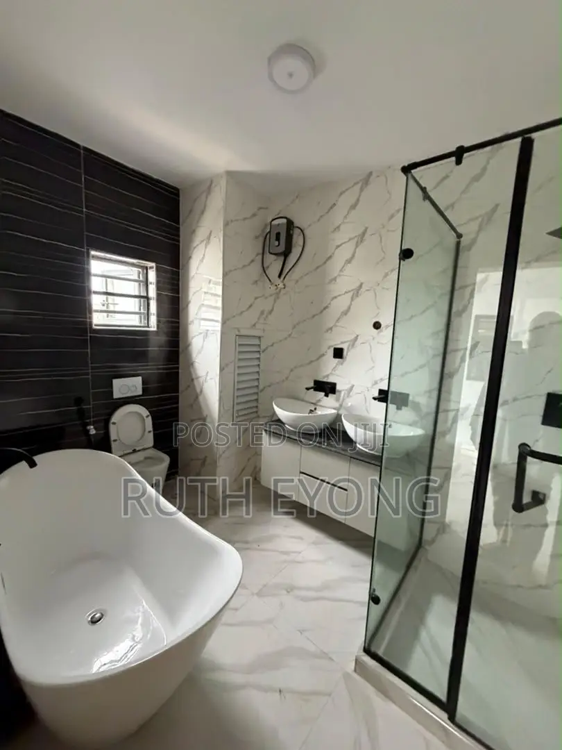 3bdrm Apartment in Off Freedom Way, Lekki Phase 1 for rent in Lekki Phase 1