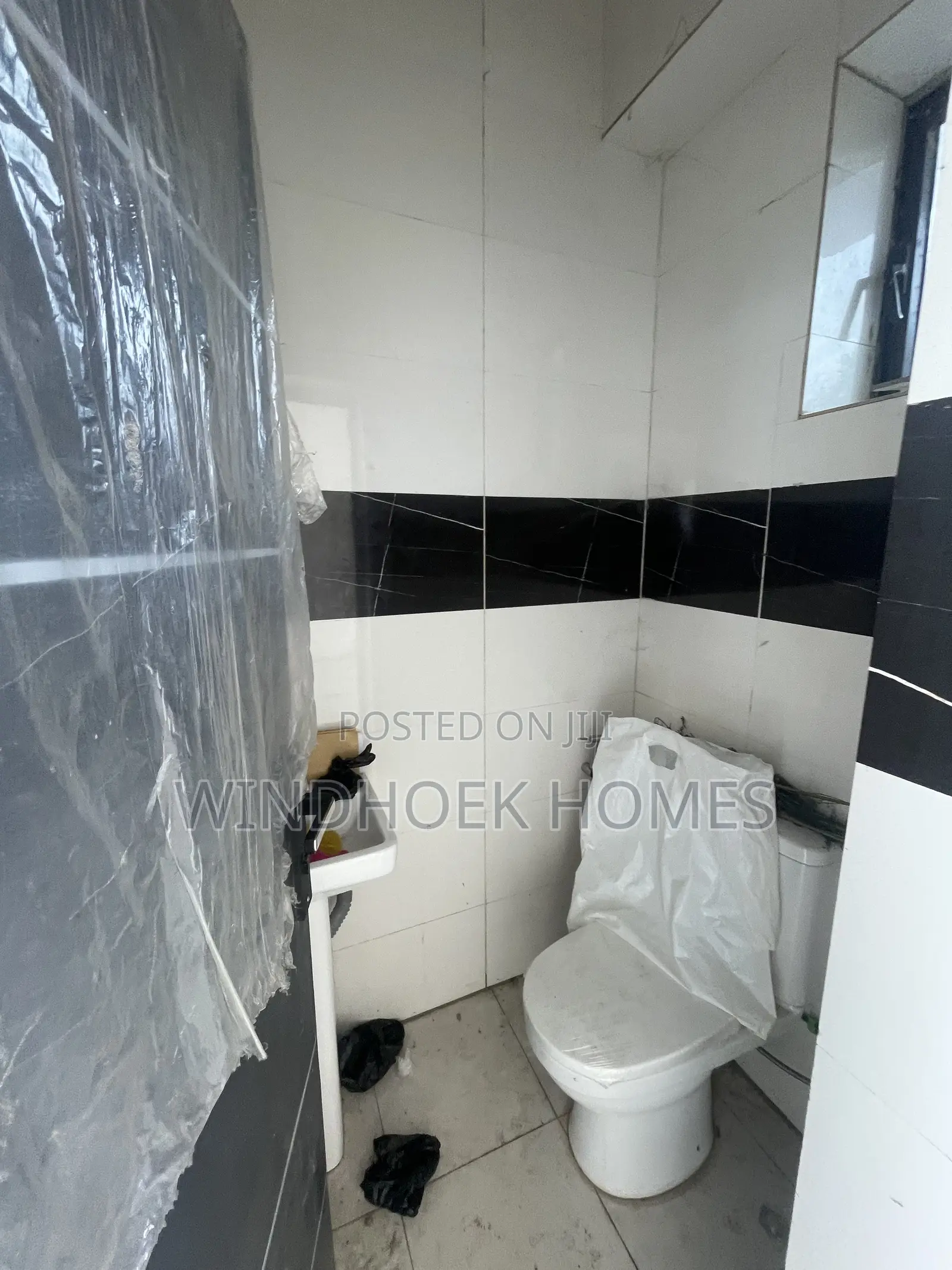 Commercial Strategic Office Spaces Measuring 26sqms and 36sqms in Garki