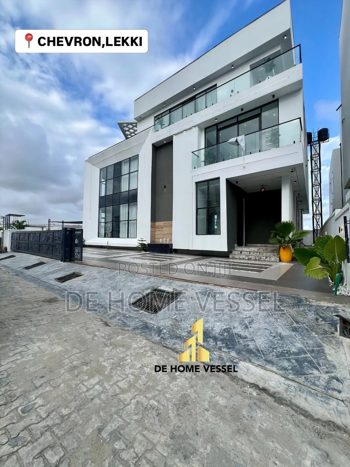 5bdrm Duplex in Chevron for sale in Chevron