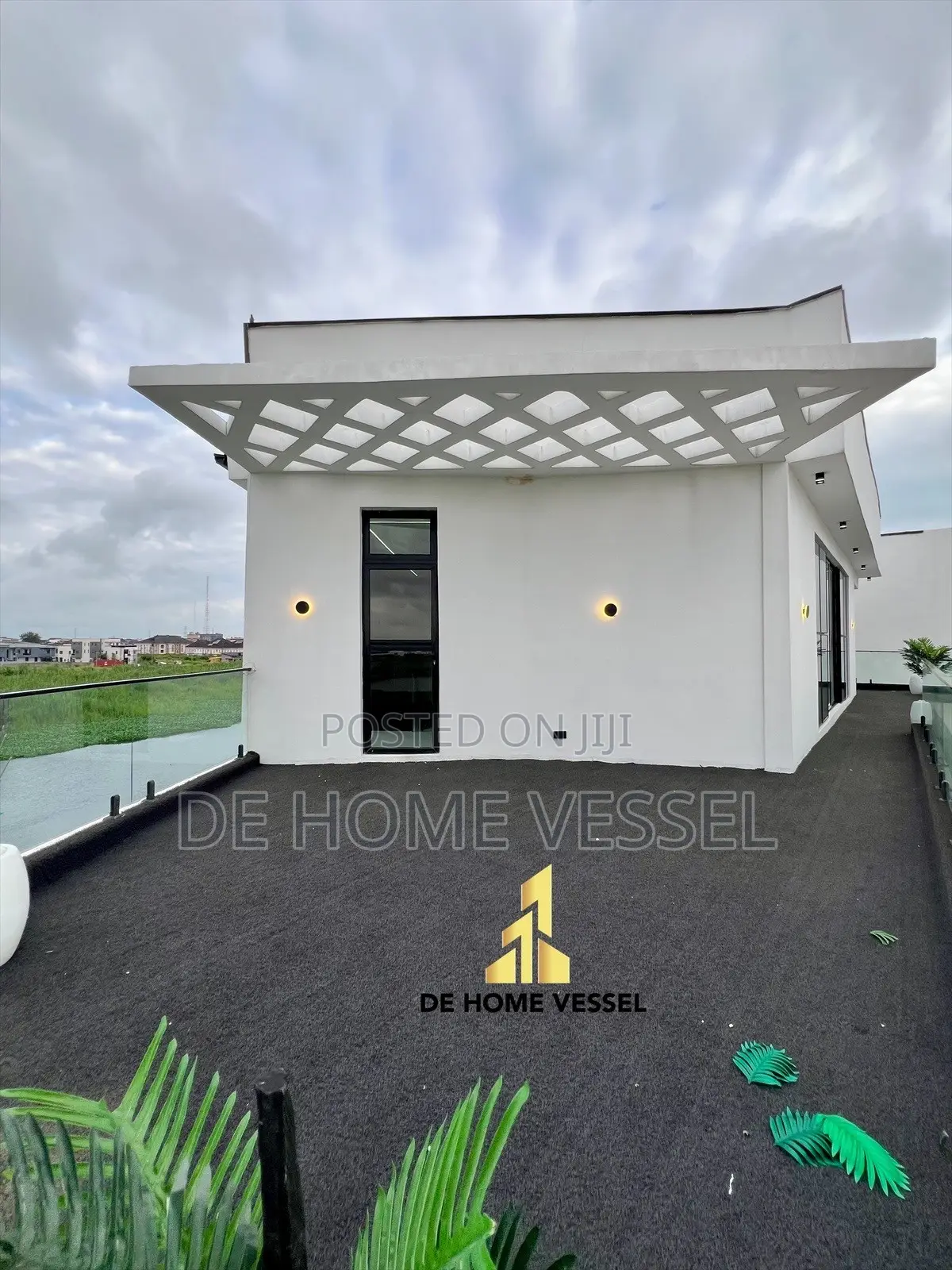 5bdrm Duplex in Chevron for sale in Chevron
