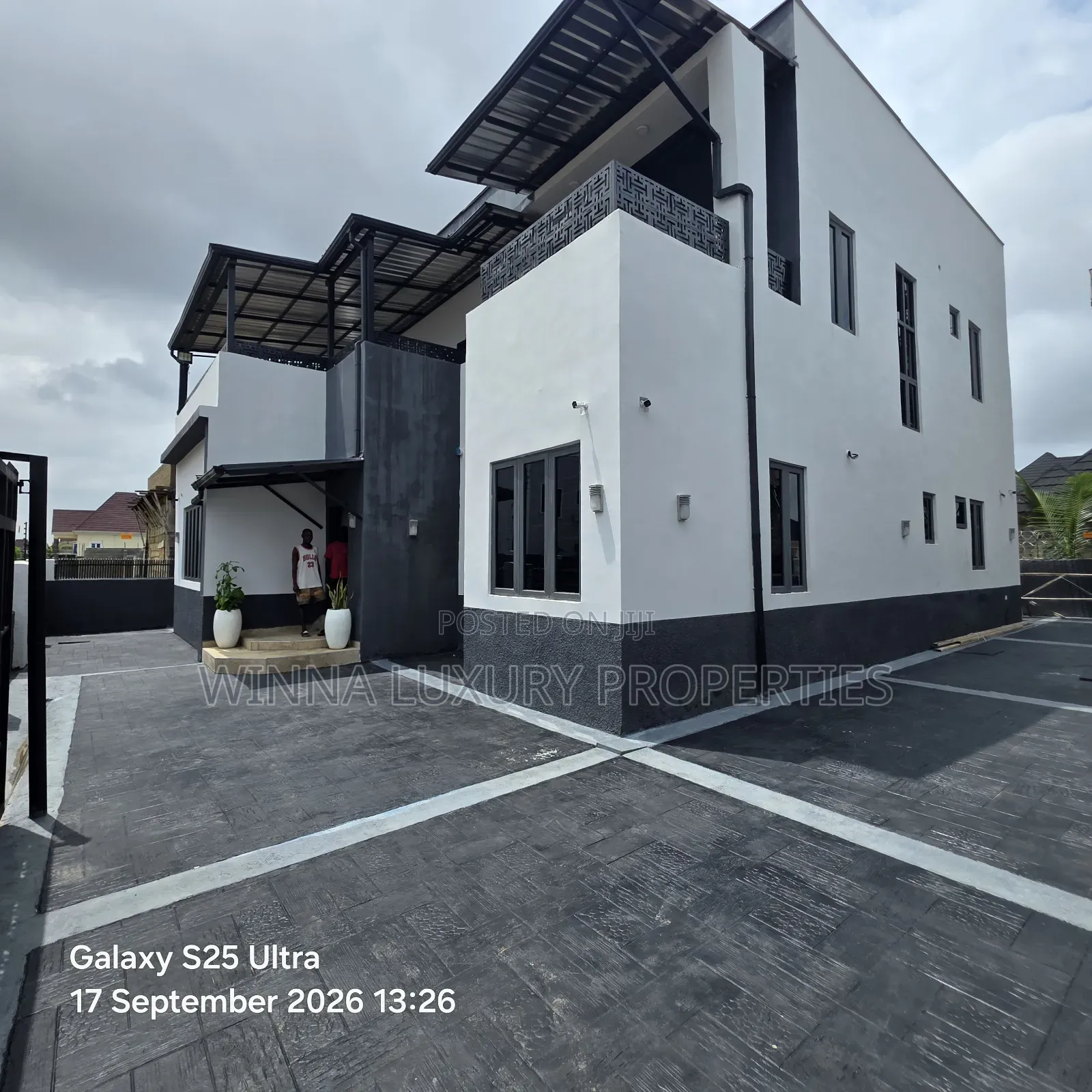 5bdrm Duplex in Vinehill Estate, Lugbe District for sale in Lugbe District