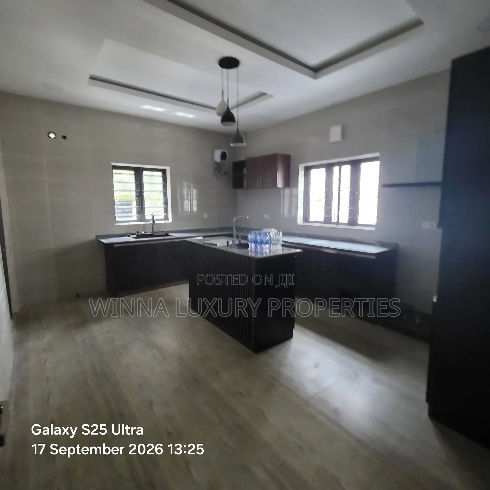 5bdrm Duplex in Vinehill Estate, Lugbe District for sale in Lugbe District