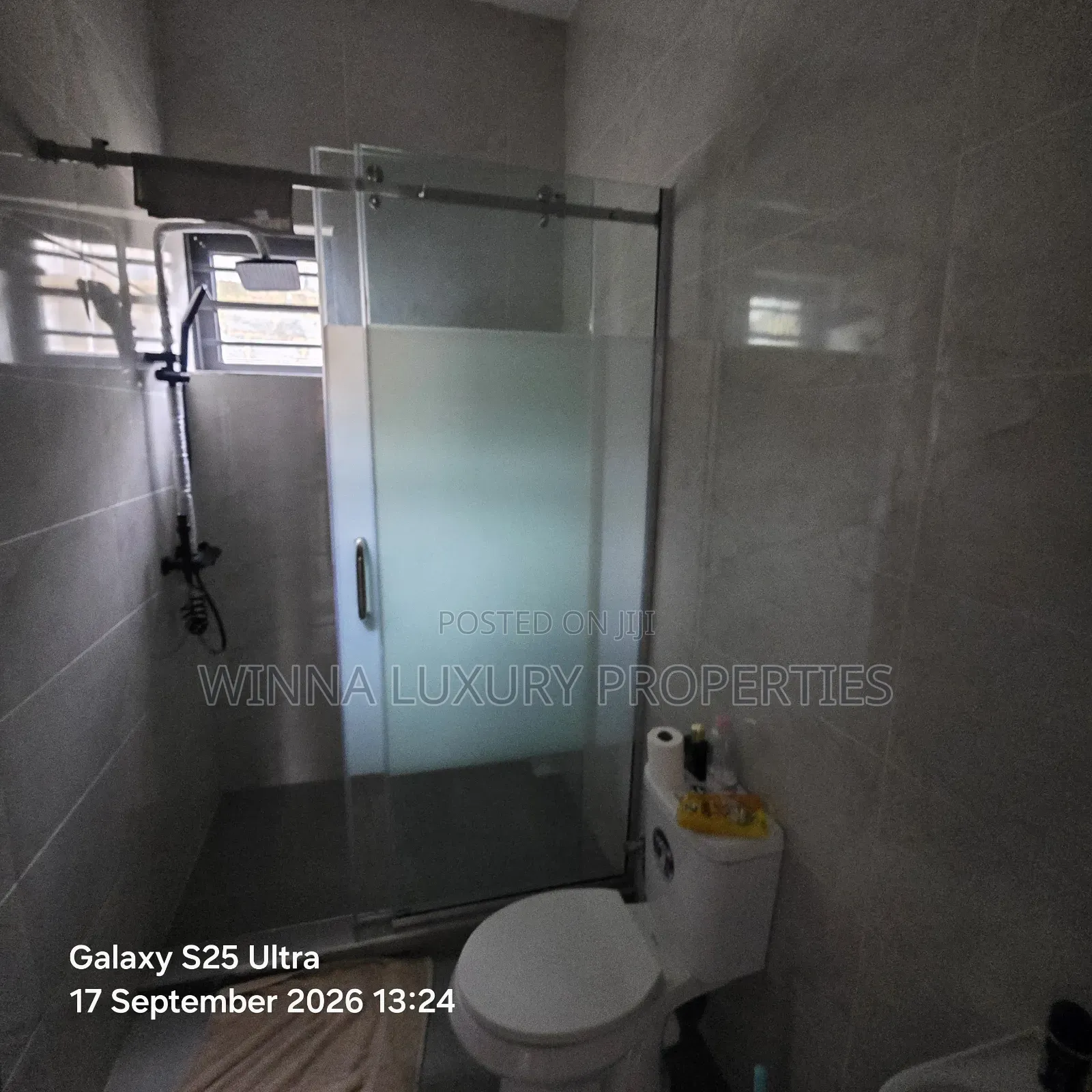 5bdrm Duplex in Vinehill Estate, Lugbe District for sale in Lugbe District