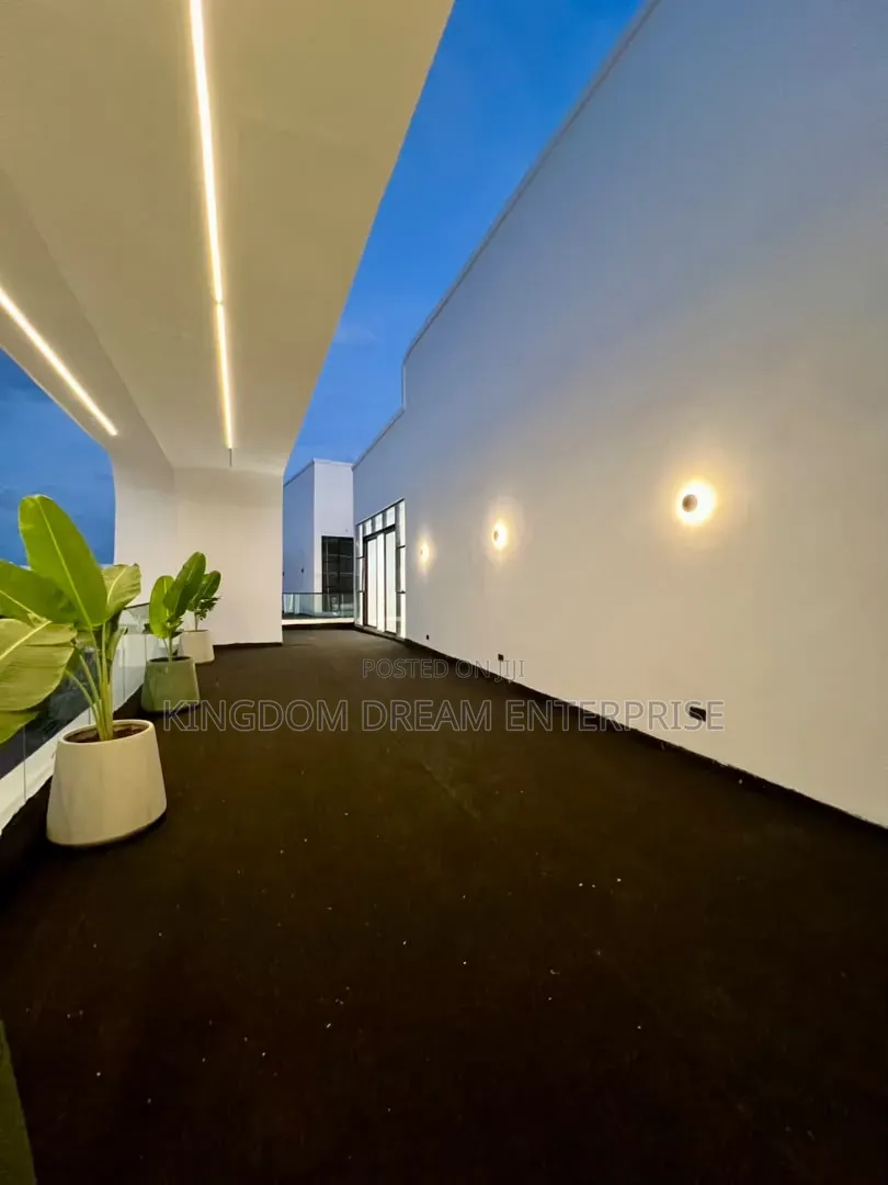 5bdrm House in Osapa London Lekki for sale in Osapa london