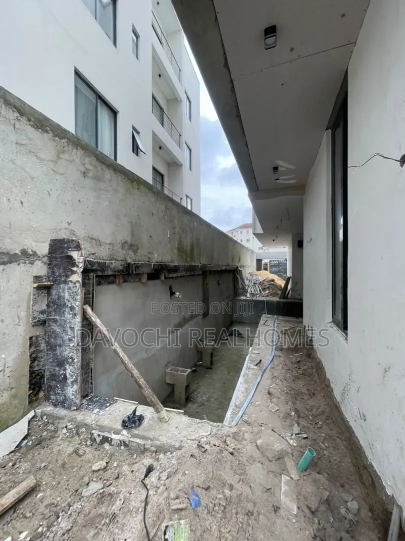 5bdrm Duplex in Banana Island for sale in Banana Island