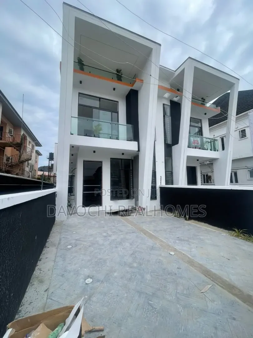 4bdrm Duplex in Ikota for sale in Ikota