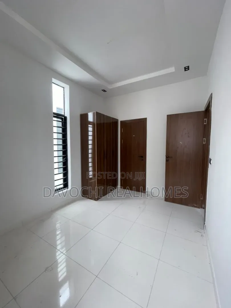 4bdrm Duplex in Ikota for sale in Ikota