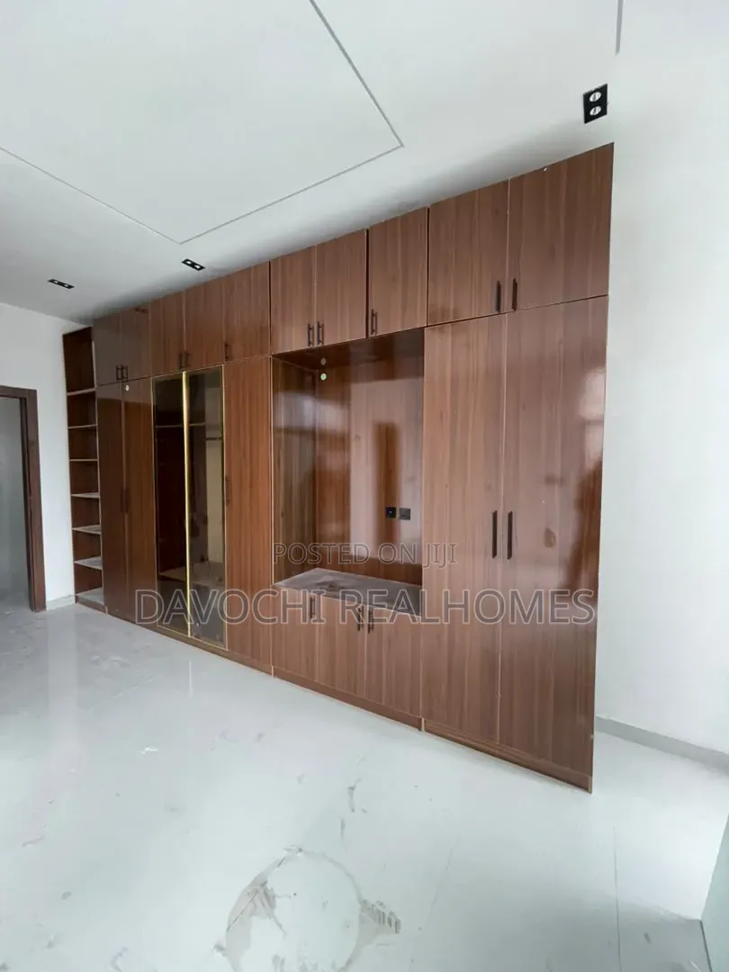 4bdrm Duplex in Ikota for sale in Ikota