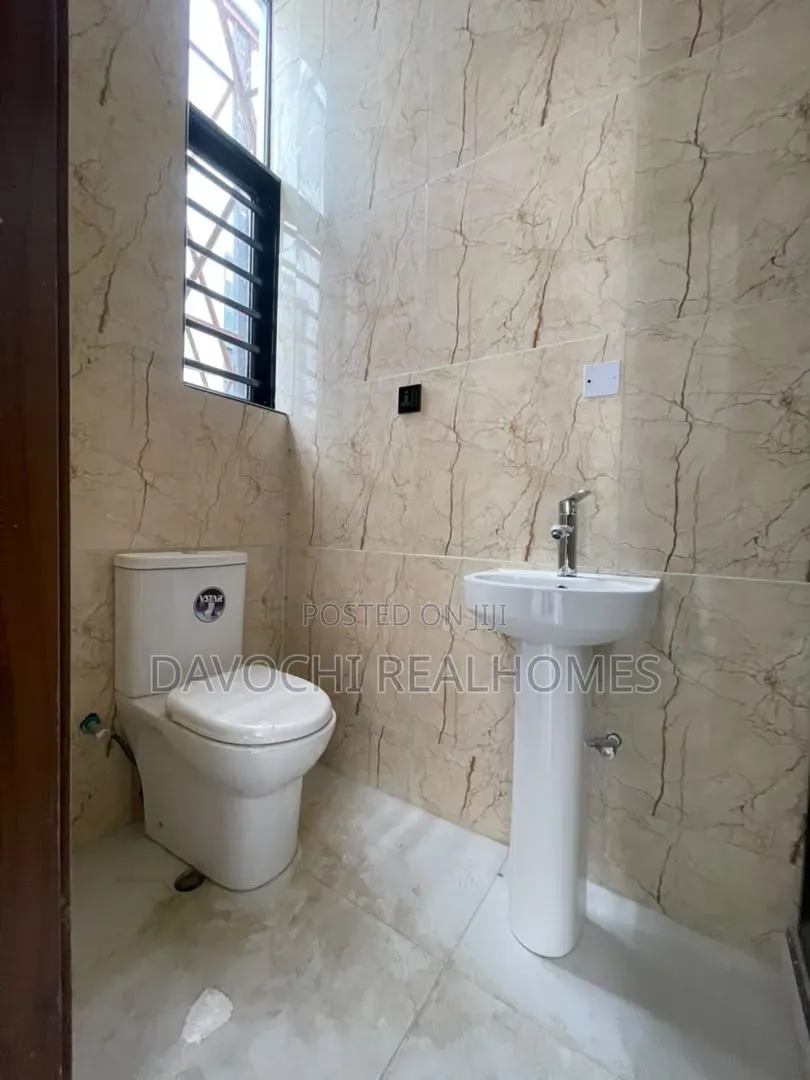 4bdrm Duplex in Ikota for sale in Ikota