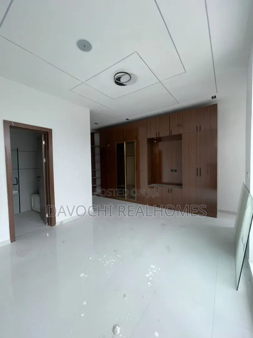 4bdrm Duplex in Ikota for sale in Ikota