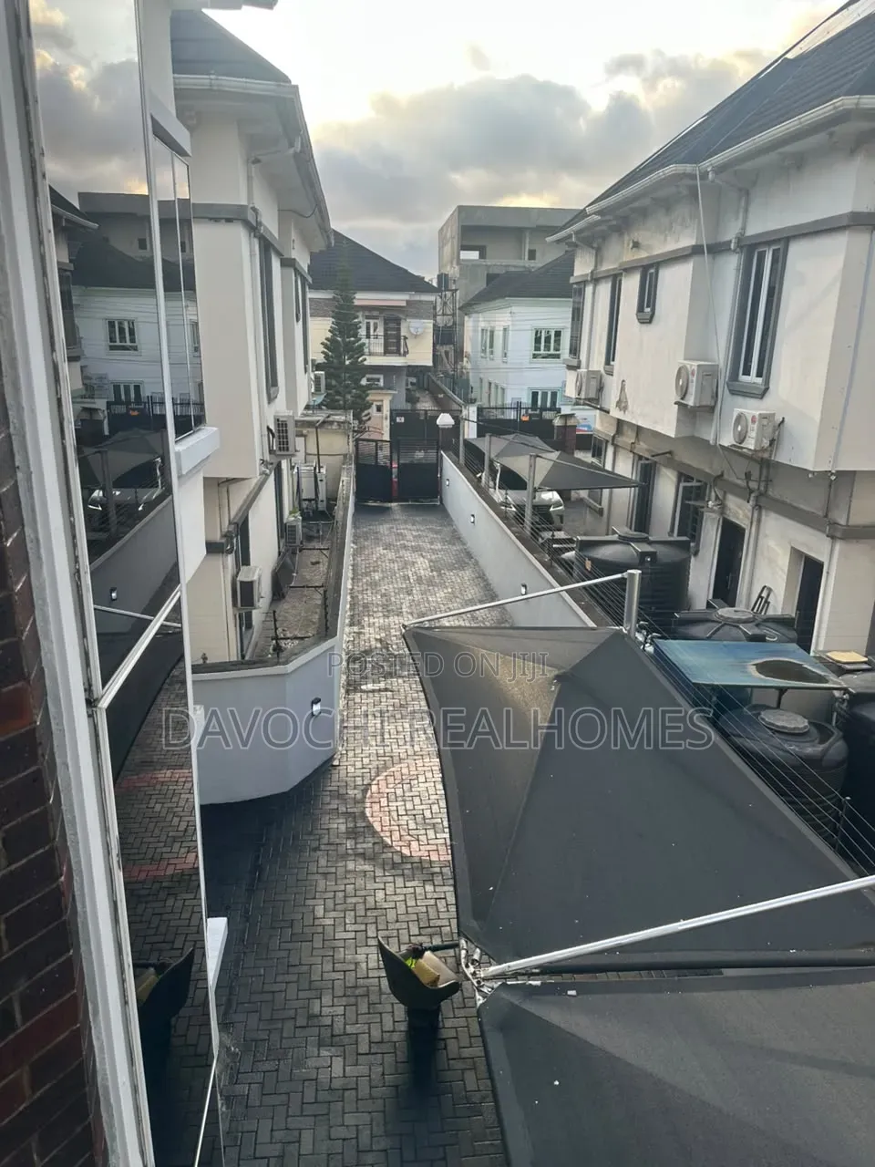 5bdrm House in Osapa london for sale in Osapa london