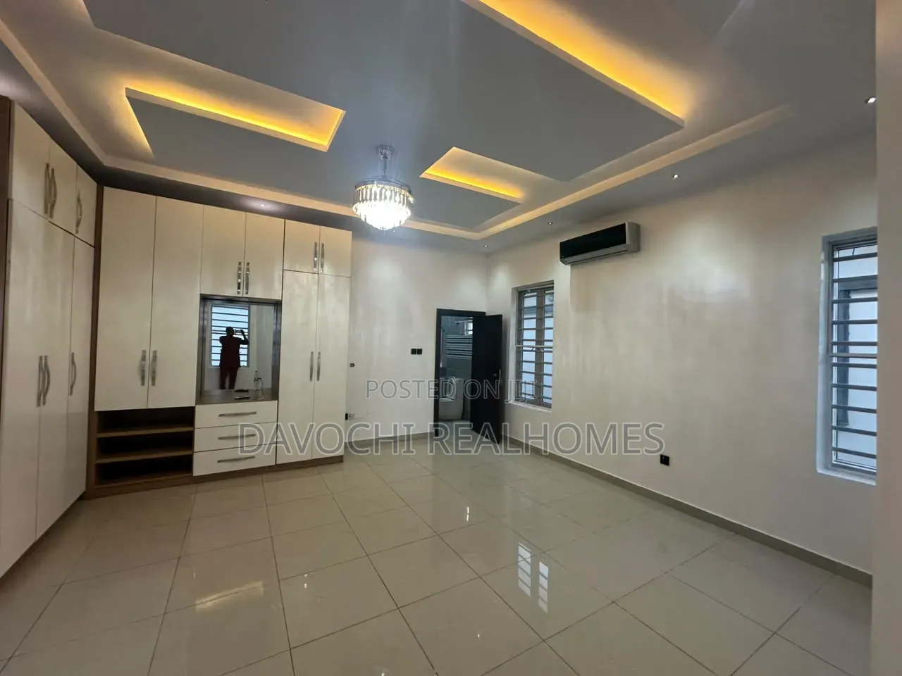5bdrm House in Osapa london for sale in Osapa london
