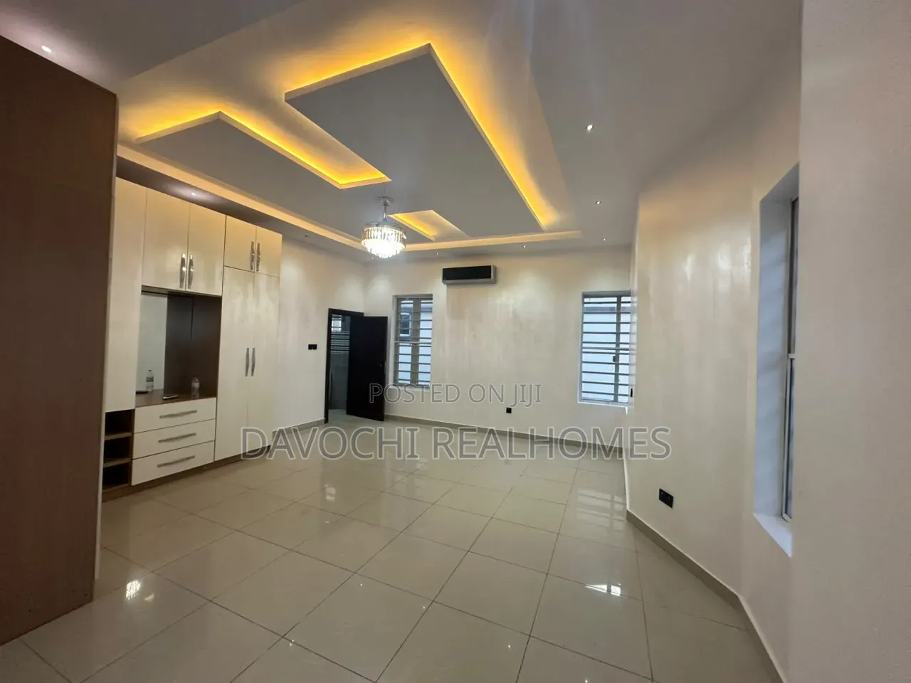 5bdrm House in Osapa london for sale in Osapa london