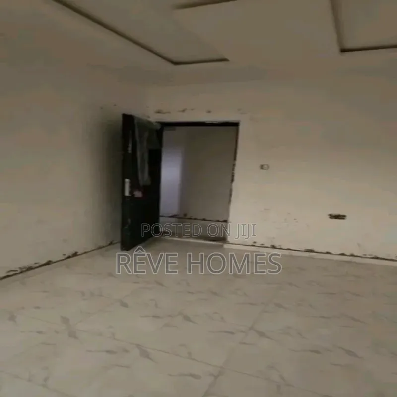 3bdrm Block of Flats in Alagomeji for rent in Alagomeji
