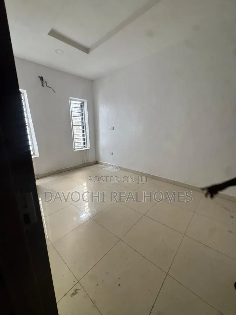 4bdrm Duplex in Ikota for sale in Ikota