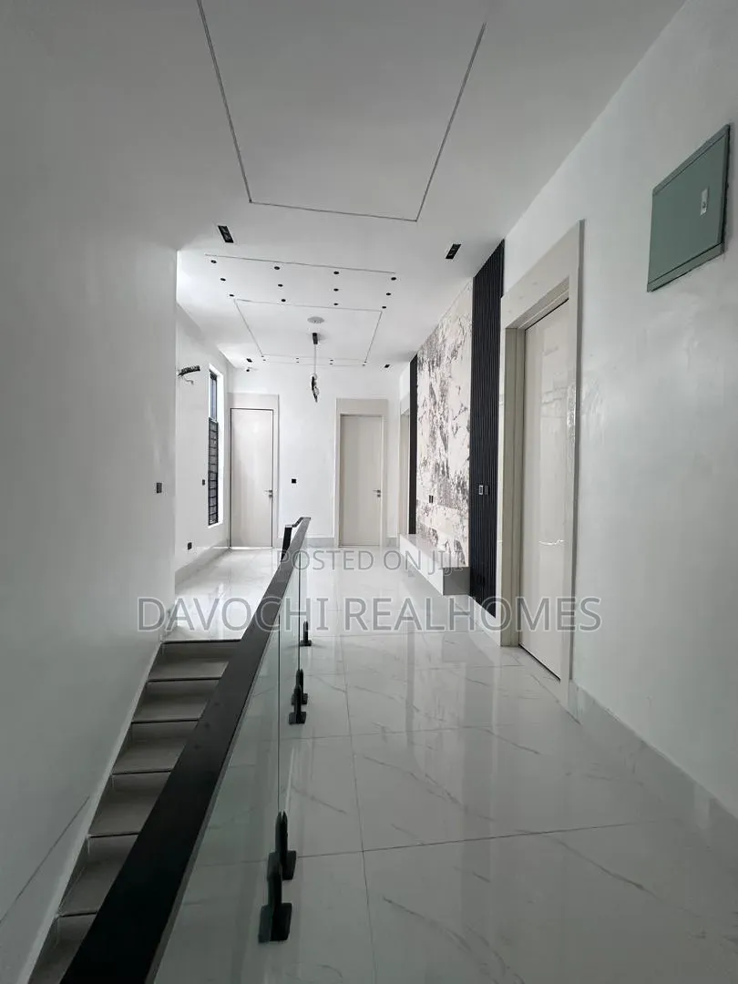 5bdrm Duplex in Chevron for sale in Chevron