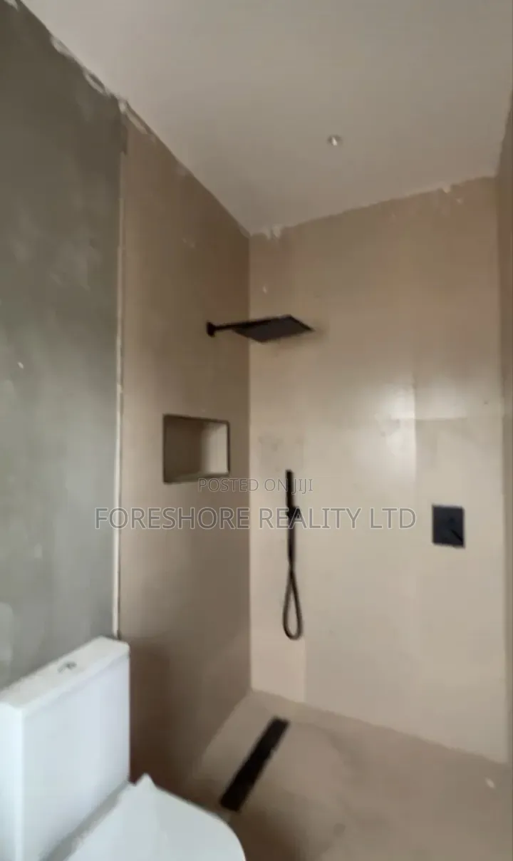 Studio Apartment in Onike for sale in Onike