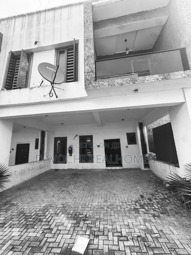 4bdrm Duplex in Ikota for sale in Ikota