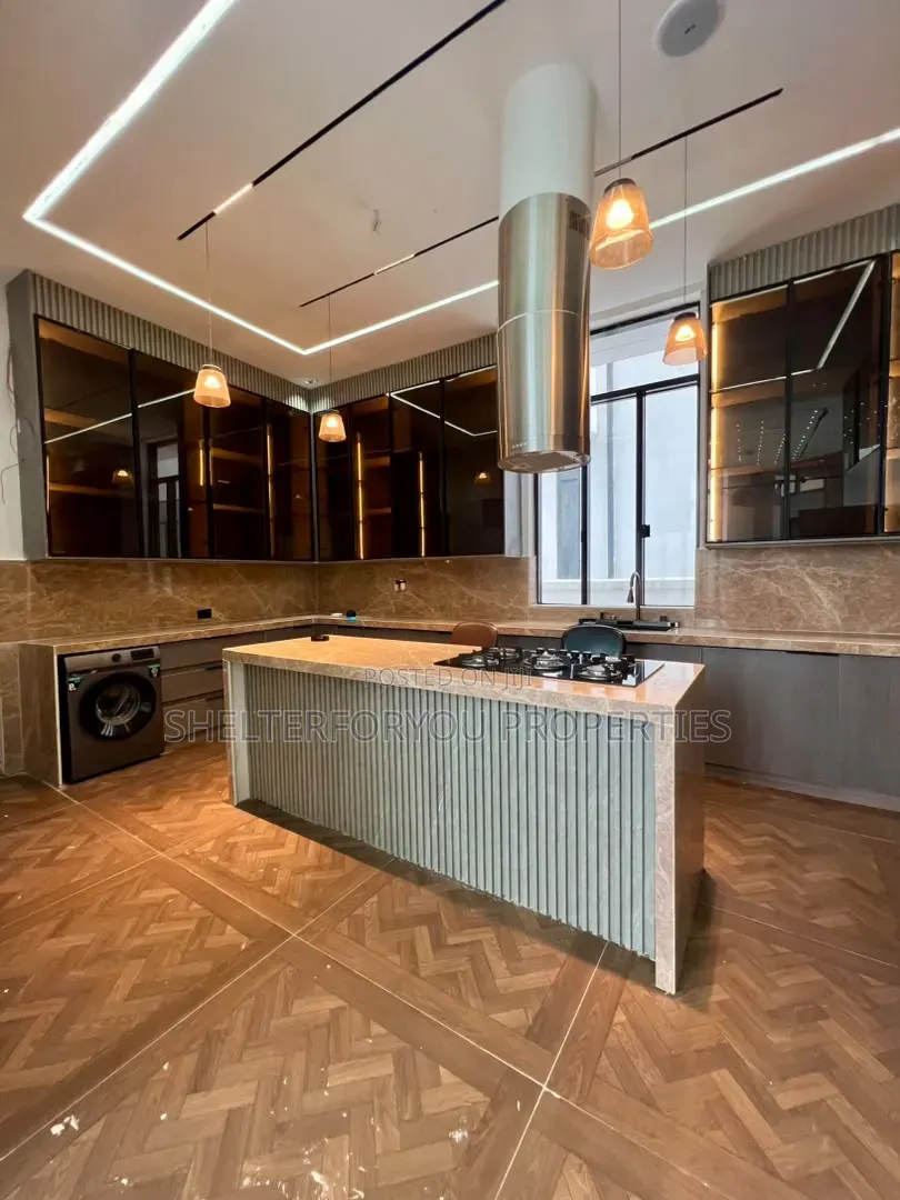 5bdrm House in Chevron for sale in Chevron