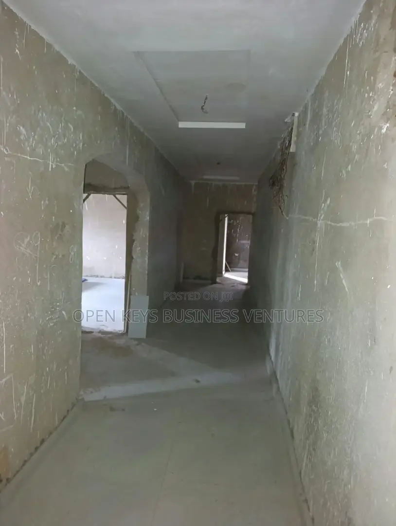 Commercial Property With 8 Rooms and Conference Hall in Oluyole