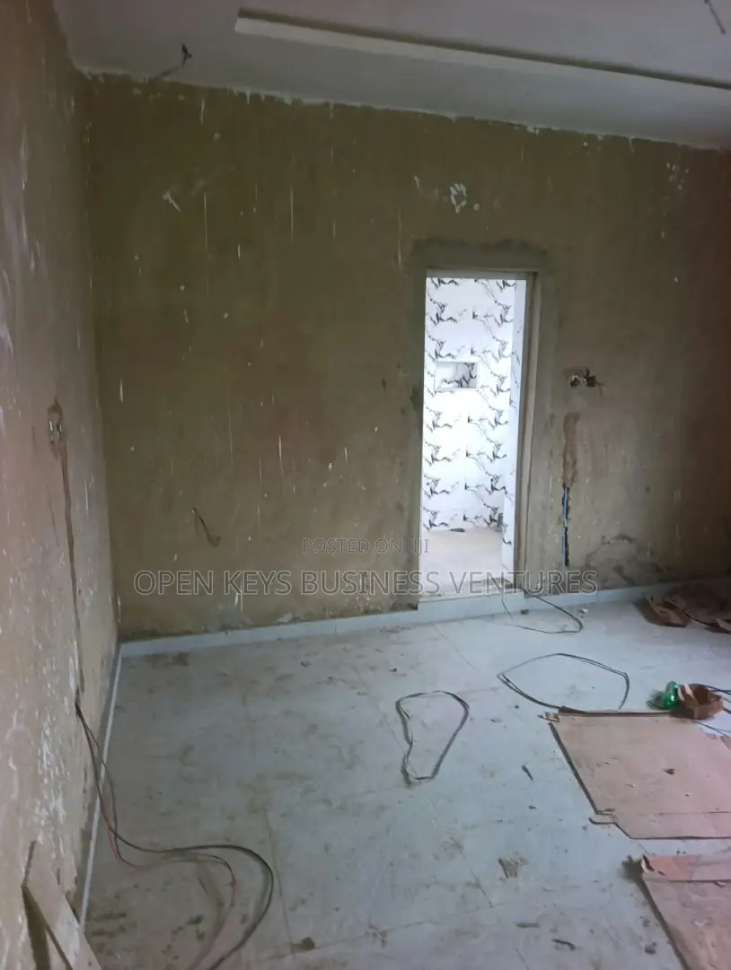 Commercial Property With 8 Rooms and Conference Hall in Oluyole