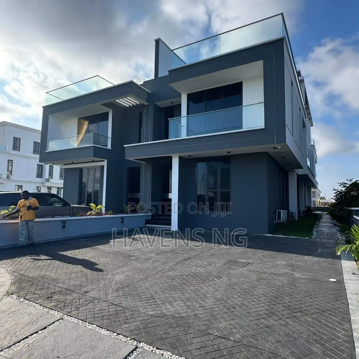 5bdrm Duplex in Ikate for sale in Ikate