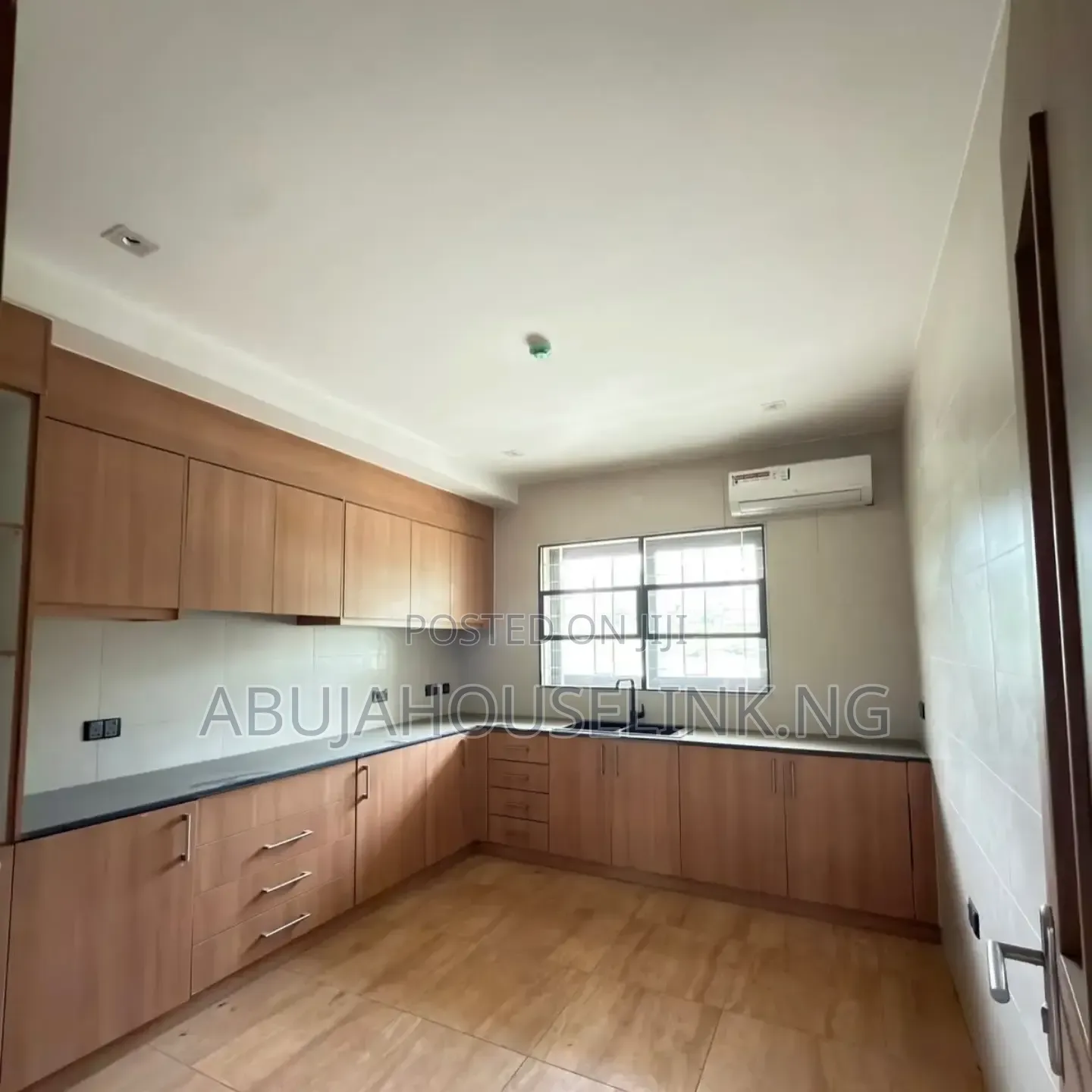 4bdrm Duplex in Wuse 2 Abuja for sale in Wuse 2