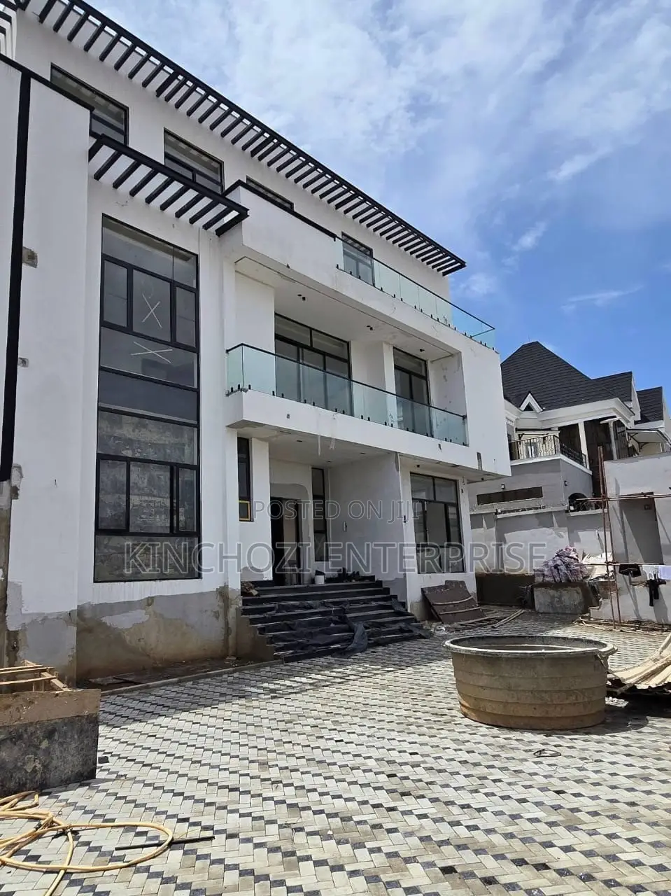 7bdrm Duplex in Shehu Street Guzape for sale in Guzape District