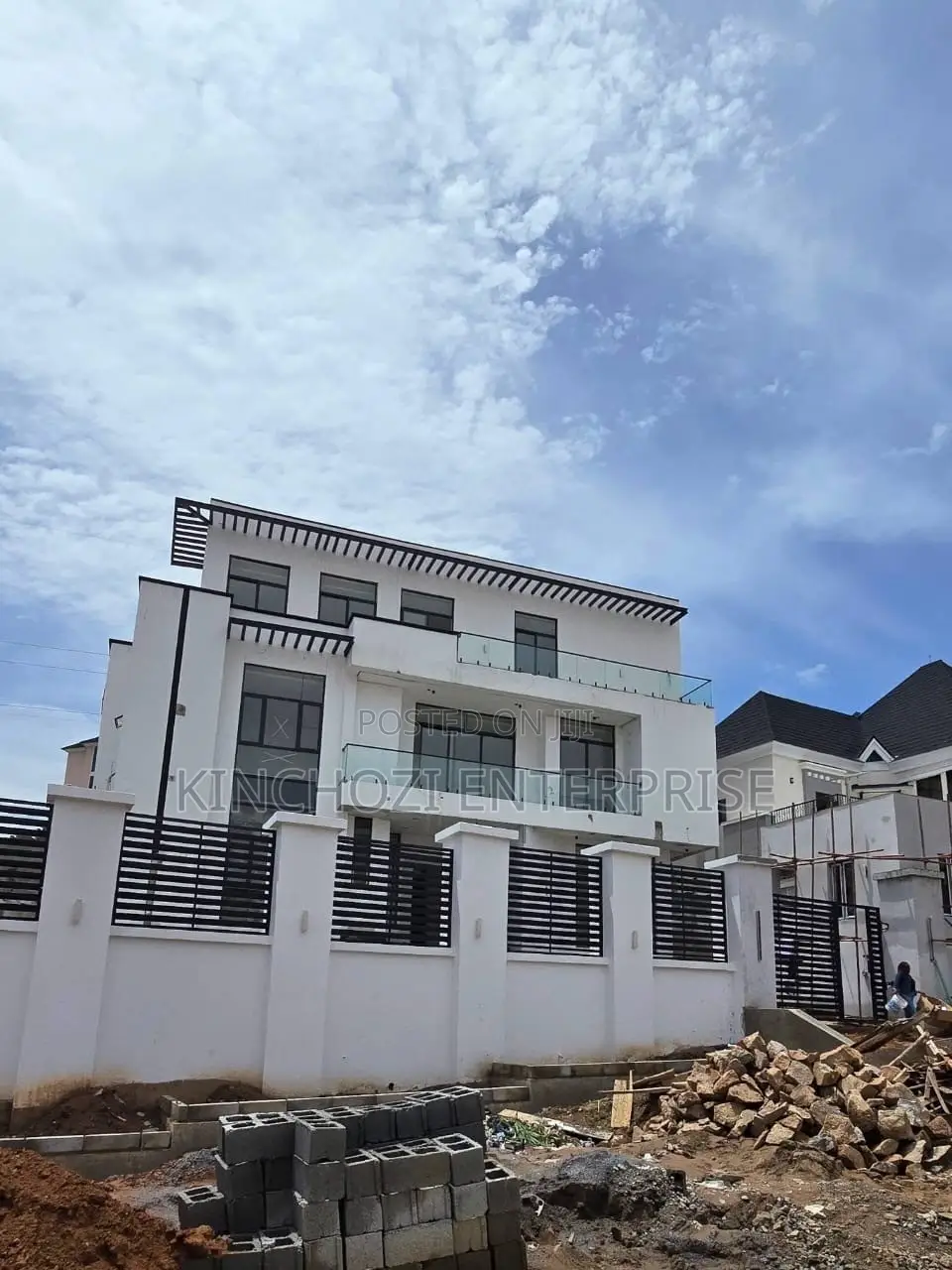 7bdrm Duplex in Shehu Street Guzape for sale in Guzape District