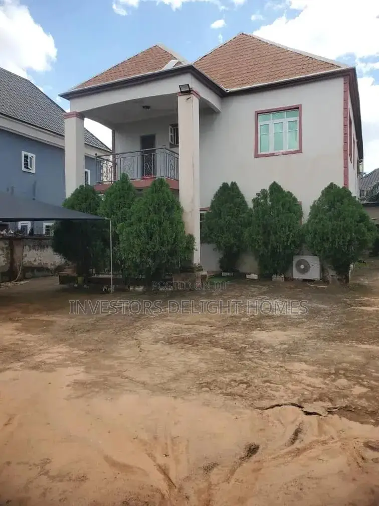 5bdrm Duplex in Oshimili North for sale in Oshimili North