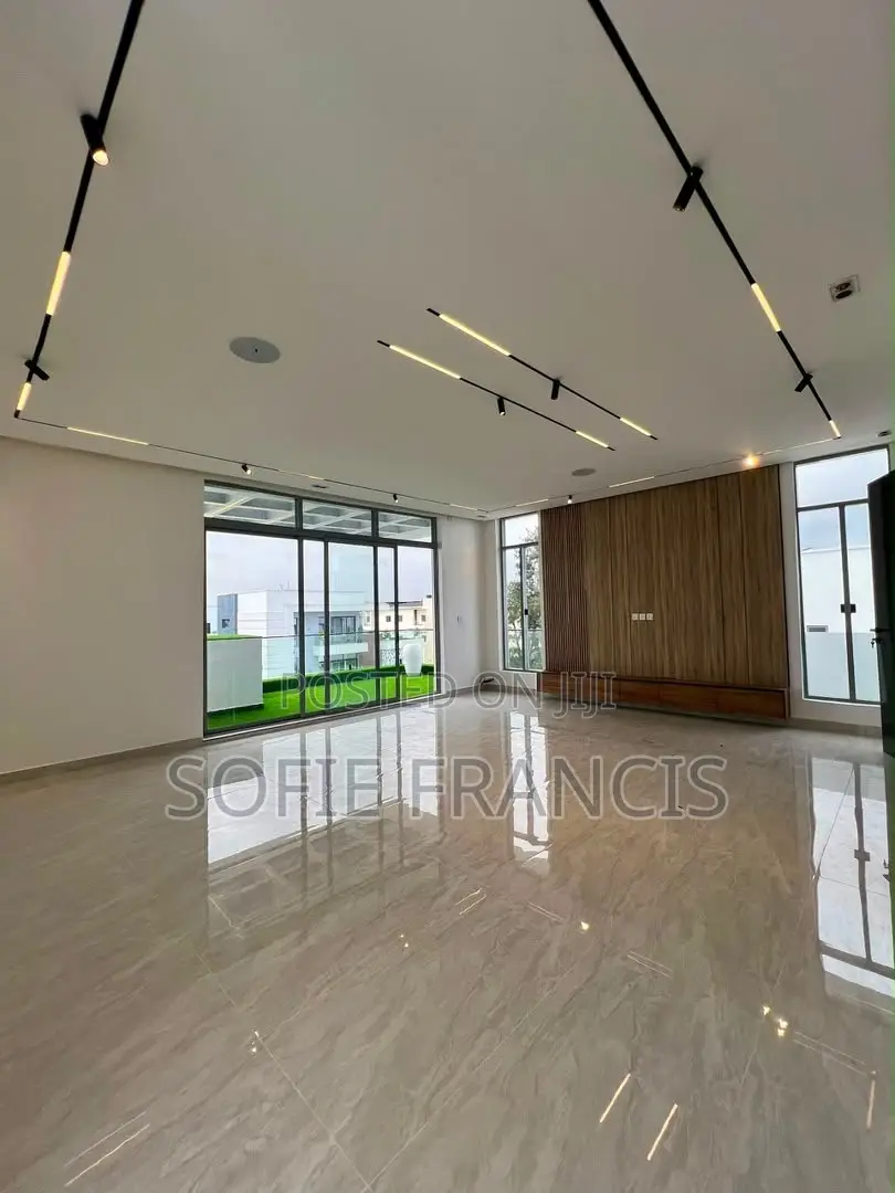5bdrm Duplex in Osapa for sale in Osapa london