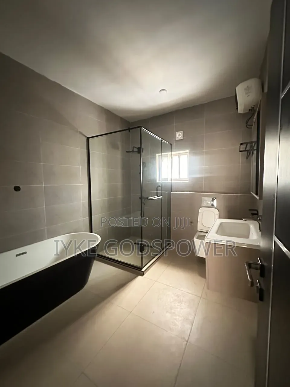 4bdrm Townhouse / Terrace in Peachville, Kaura for rent in Kaura