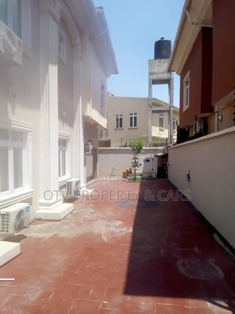 5bdrm House in Ikota for sale in Ikota