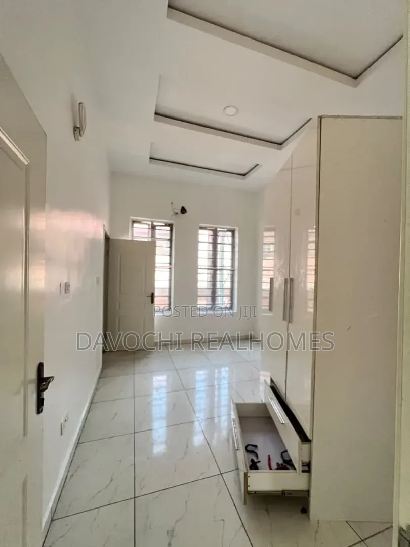 4bdrm Duplex in Agungi for rent in Agungi