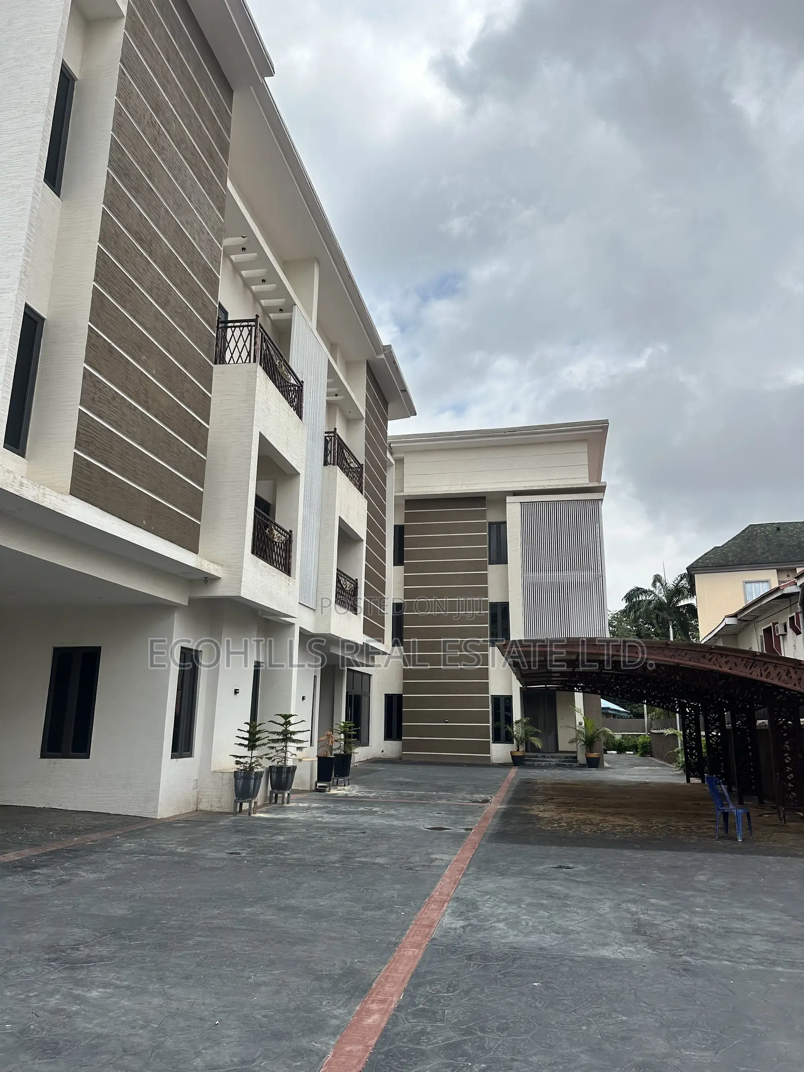 4bdrm Townhouse/Terrace in Utako for sale in Utako