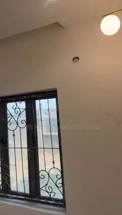4bdrm Duplex in FHA for sale in FHA
