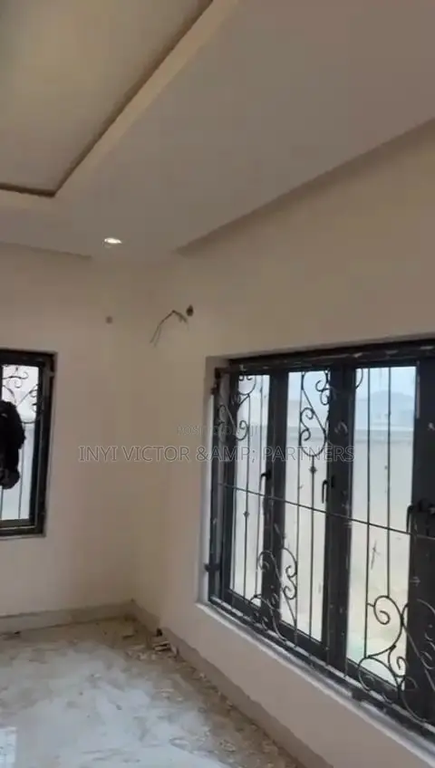 4bdrm Duplex in FHA for sale in FHA