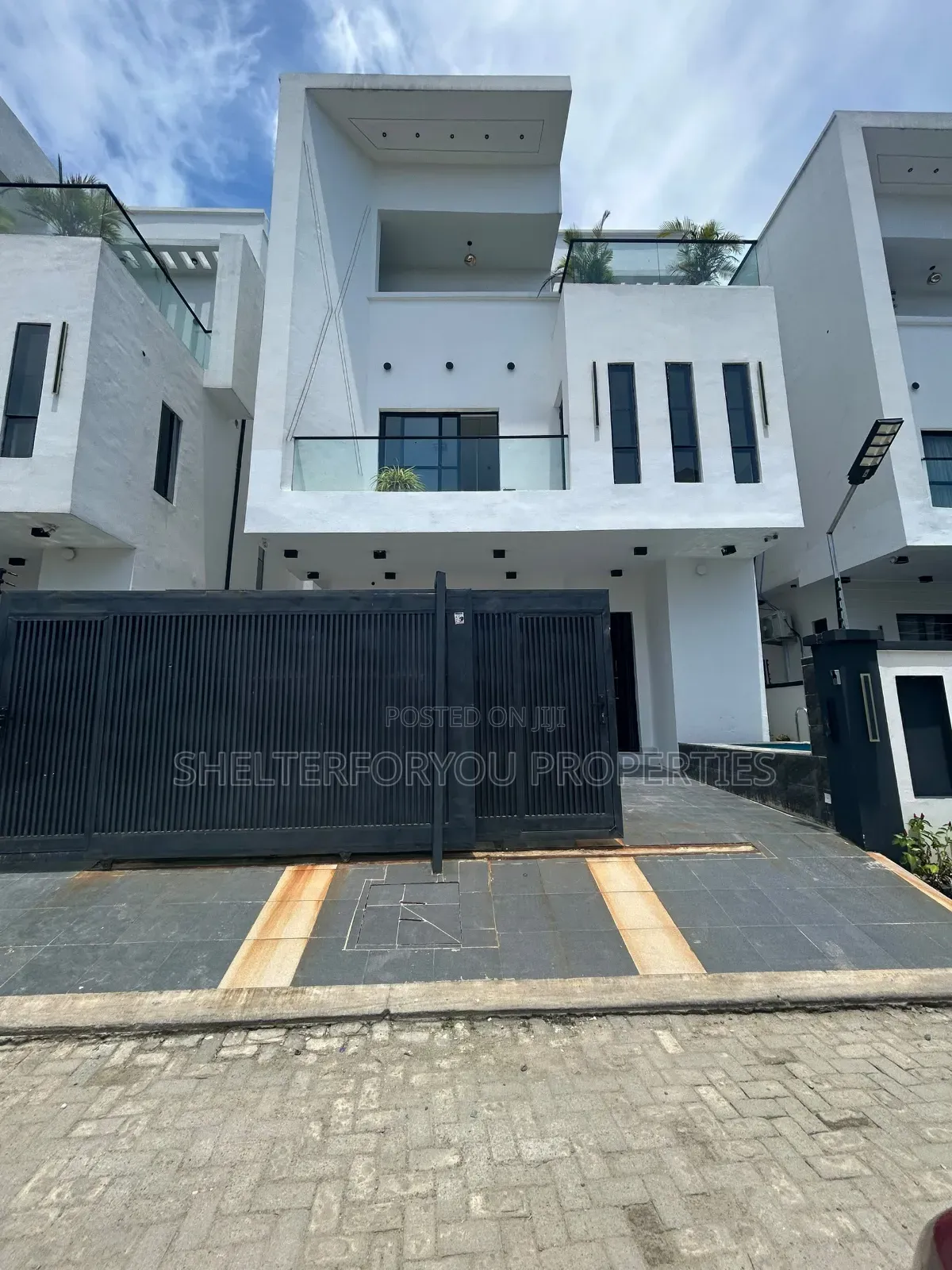 5bdrm Duplex in Ikota for sale in Ikota