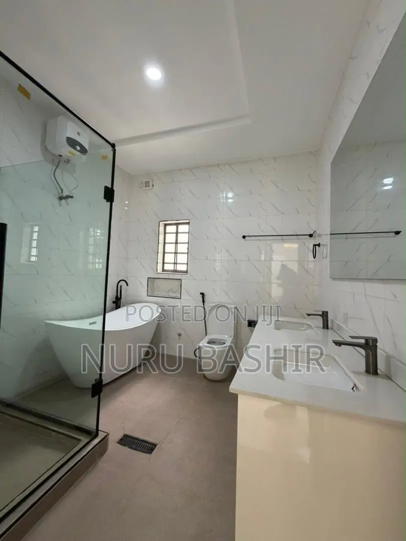Furnished 4bdrm Penthouse in Carlton Gate Estate, Akobo for sale in Akobo