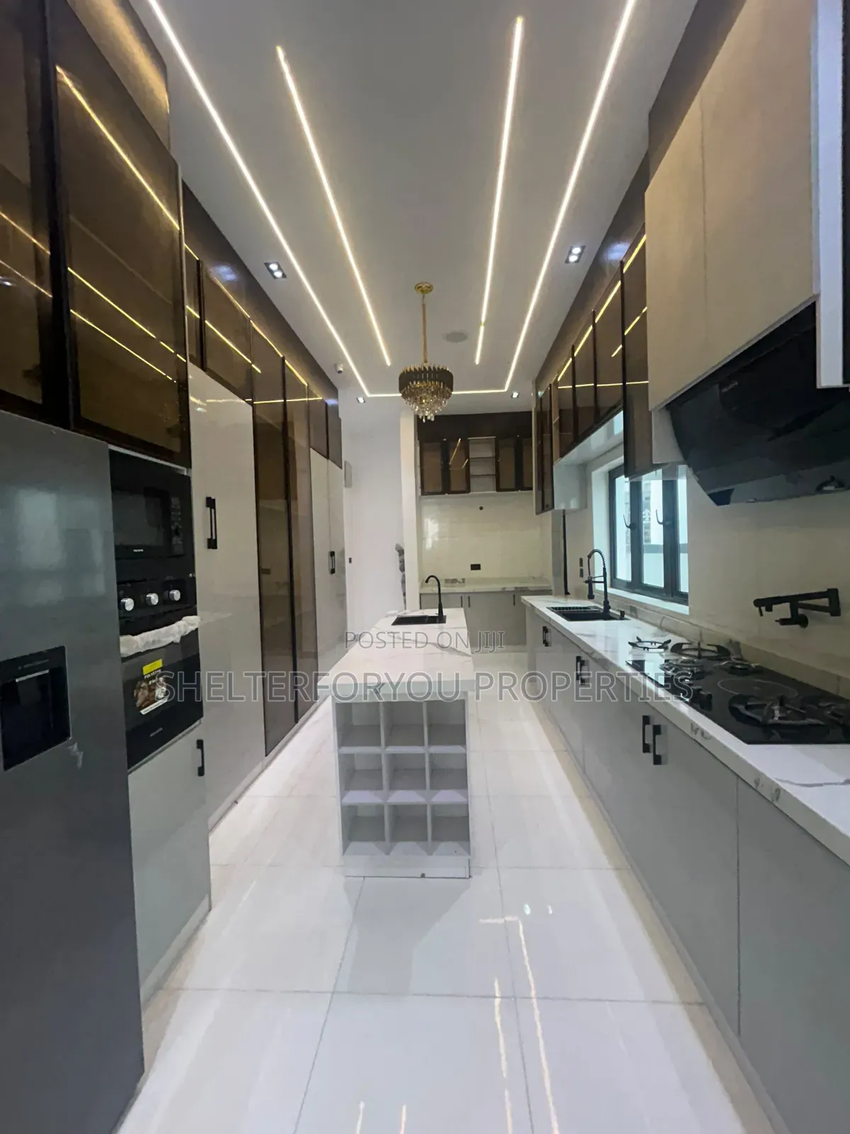 5bdrm Duplex in Ikota for sale in Ikota