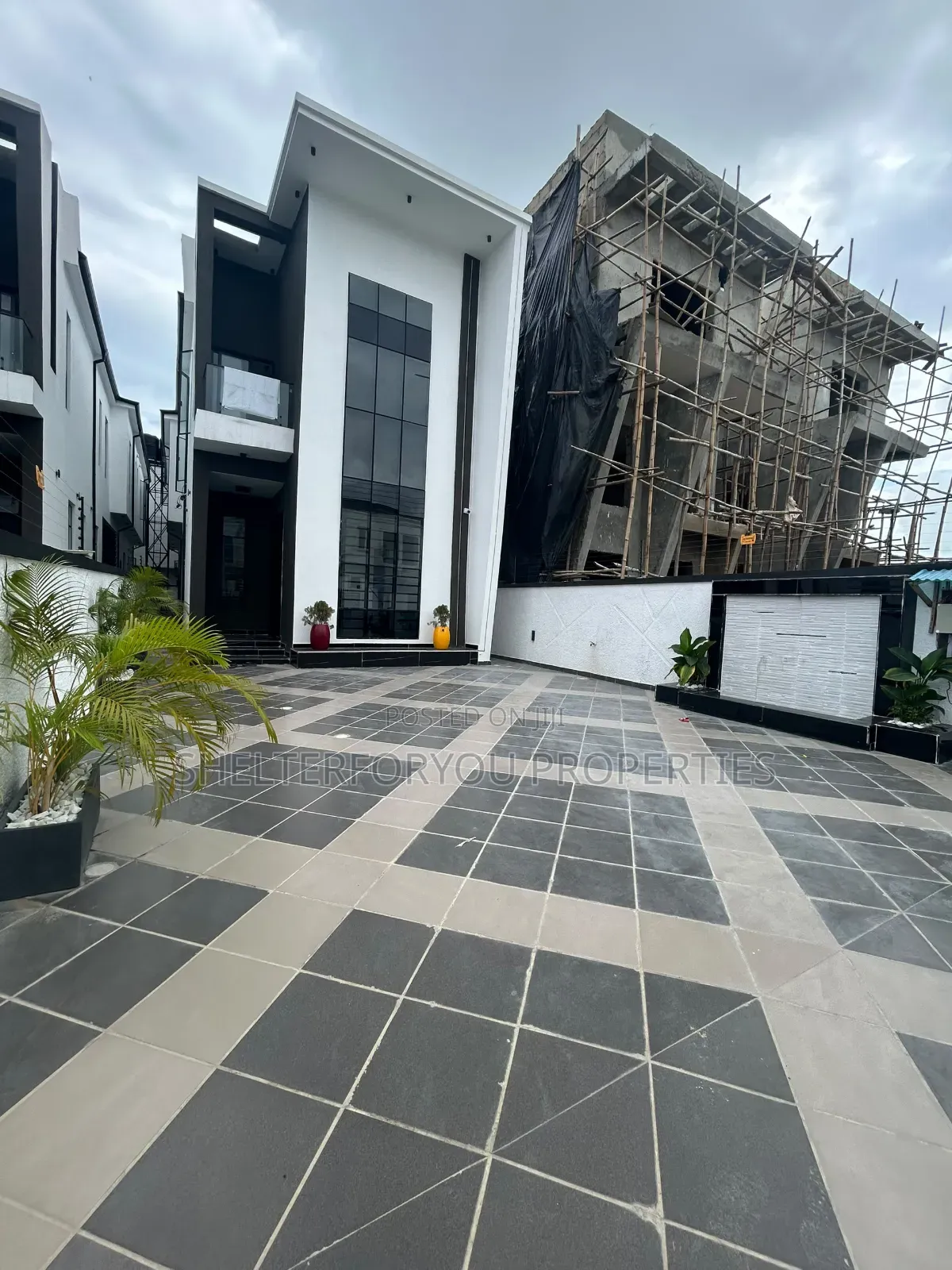 5bdrm Duplex in Ikota for sale in Ikota