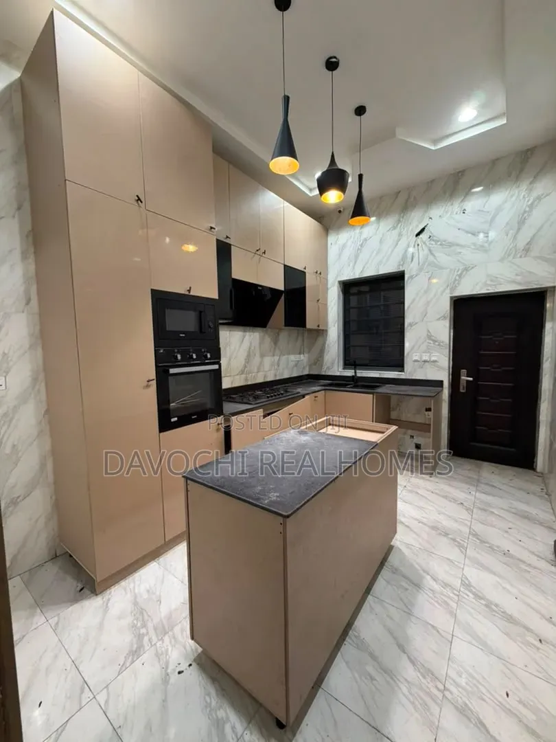 4bdrm Duplex in Ikota for rent in Ikota