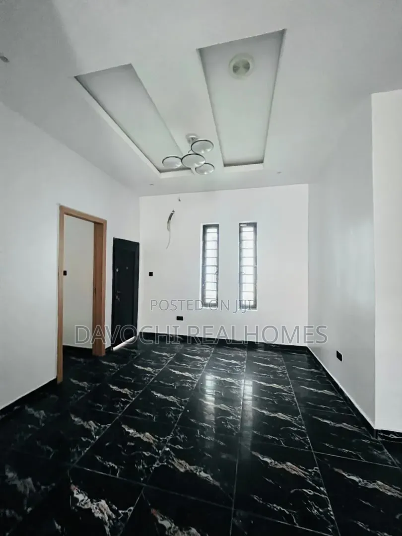 5bdrm Duplex in Lekki Phase 2 for rent in Lekki Phase 2