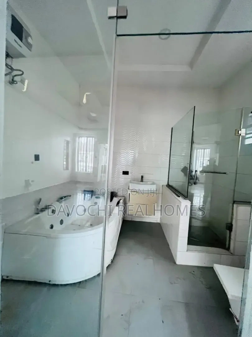 5bdrm Duplex in Lekki Phase 2 for rent in Lekki Phase 2