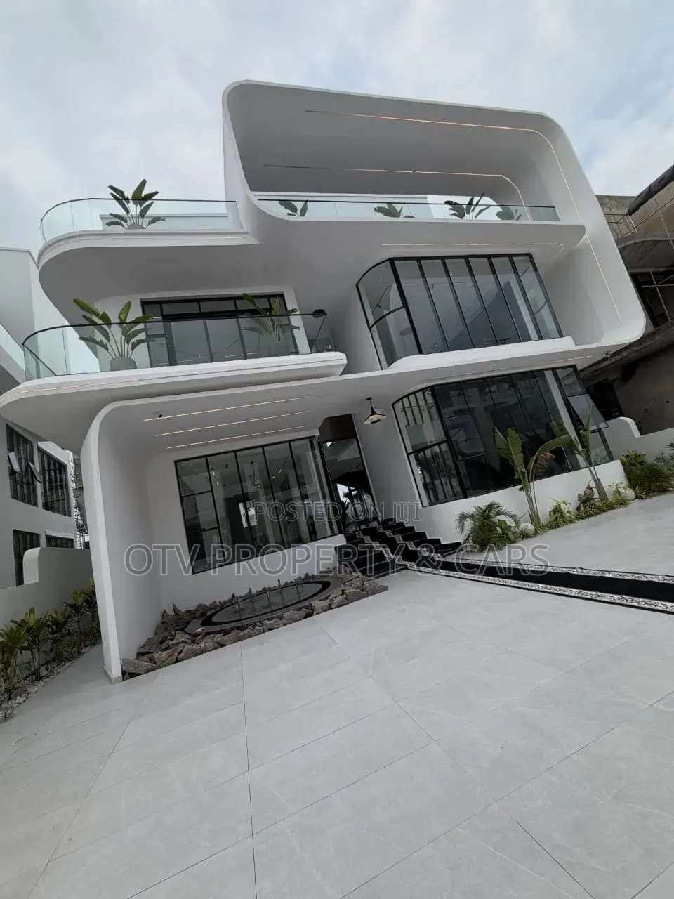 5bdrm Townhouse/Terrace in Osapa london for sale in Osapa london