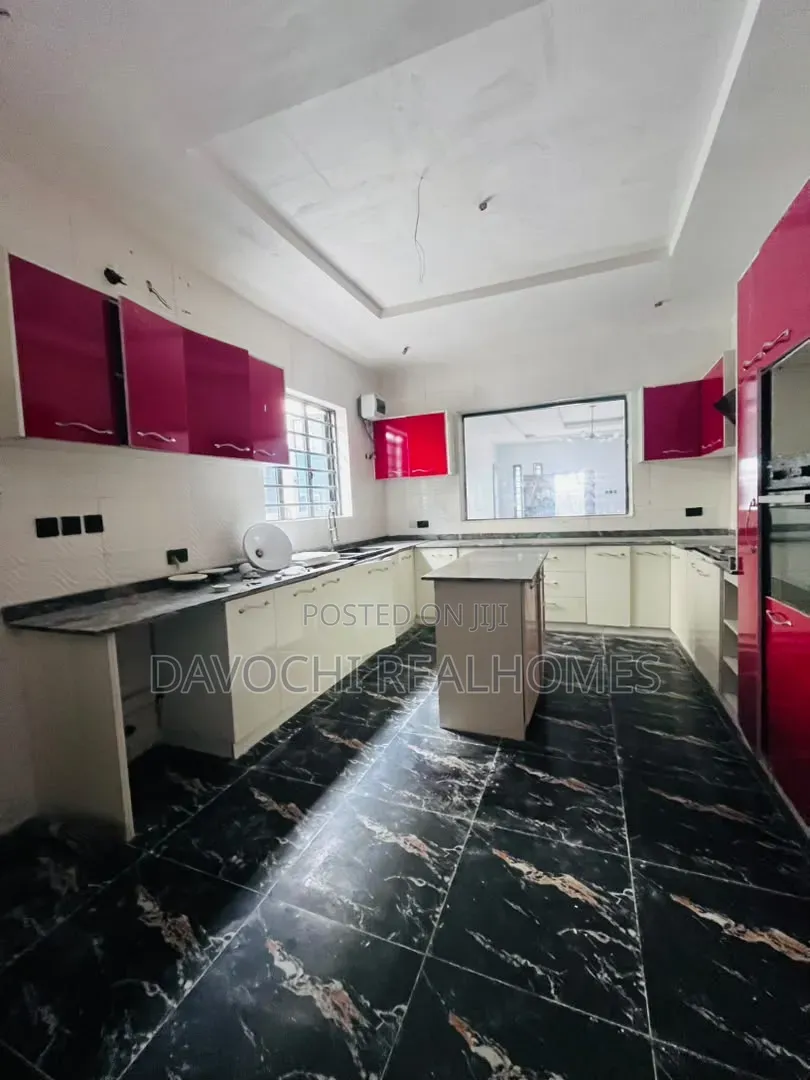5bdrm Duplex in Ikota for sale in Ikota