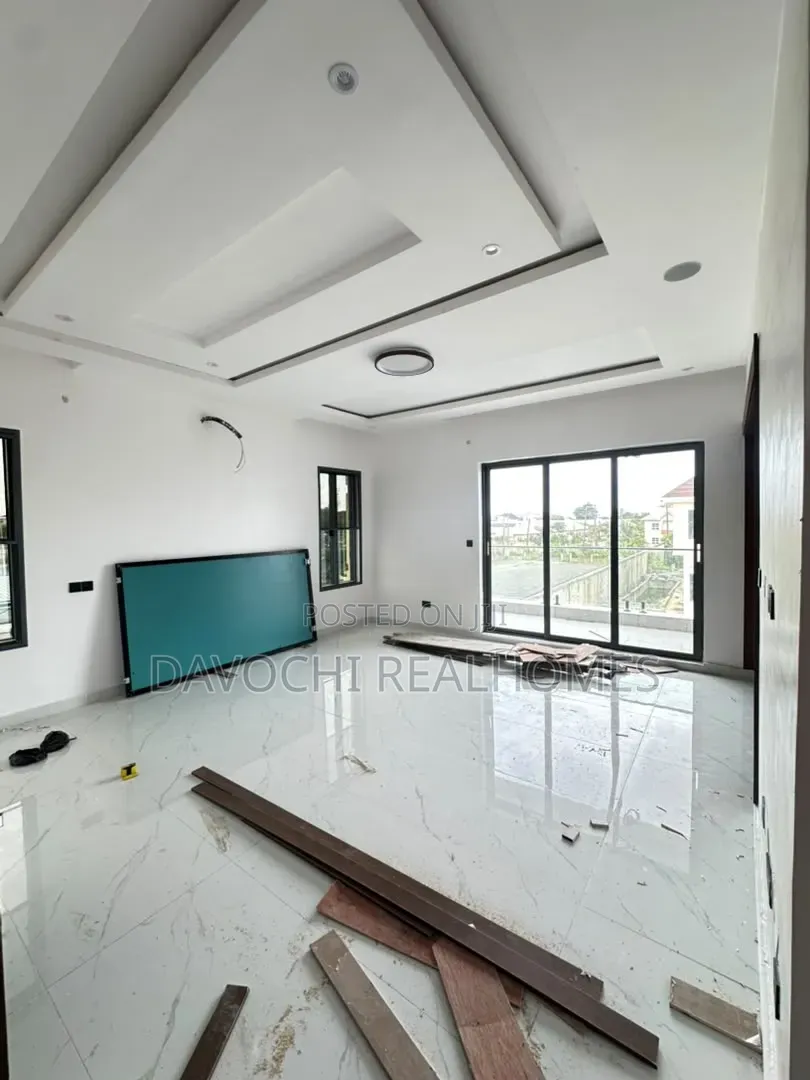 5bdrm Duplex in Chevron for sale in Chevron